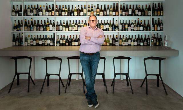 Der kalifornische Weinmacher Michael Silacci stattet Wien, konkret der Weinhandlung Trinkreif, einen Besuch ab