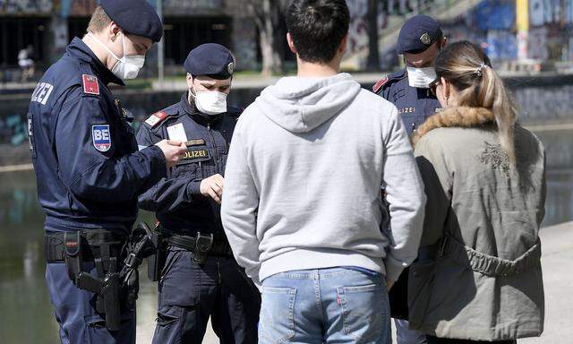 Polizeikontrolle am Wiener Donaukanal