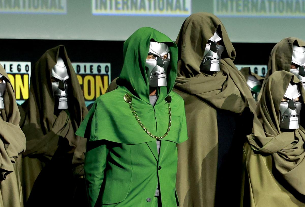 Silver Mask, Green Cape: Downey's new costume.