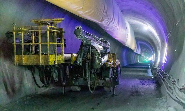 Die Vorarbeiten im Brenner-Basistunnel sind im vollen Gange. 160 Millionen Euro wurden verbaut. Im Bild der Tunnelstollen während eines Medientermins im Februar.