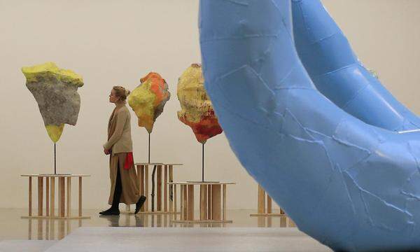 „Parrhesia (Freedom of Speech)“ ist eine der vielen berühmten Skulpturen von Franz West. Sie entstand 2012, in seinem letzten Lebensjahr.