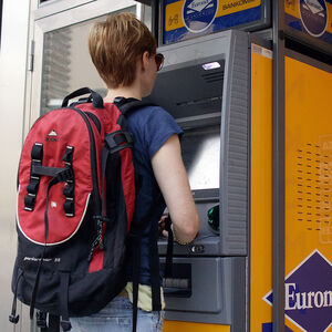 THEMENBILD: BANKOMATGEBUeHREN