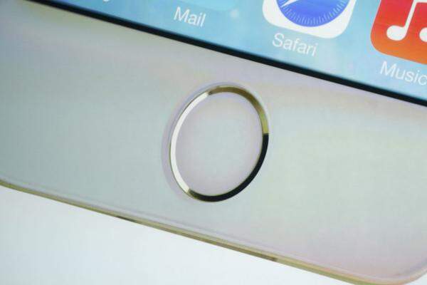 Die einzige große Neuerung des iPhone 5S ist der Fingerabdruck-Scanner, den Apple "Touch ID Sensor" nennt.