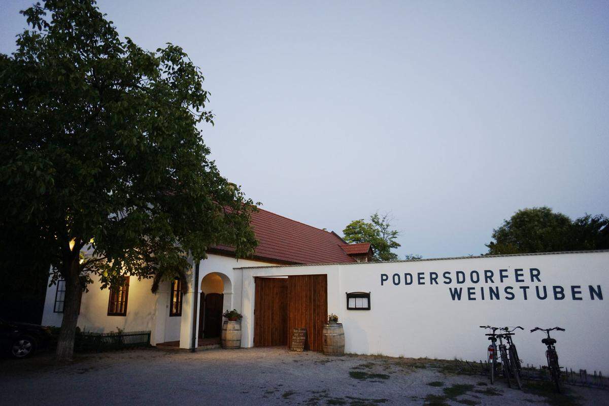 Gleichauf mit 95 Punkten ist die Podersdorfer Weinstube.