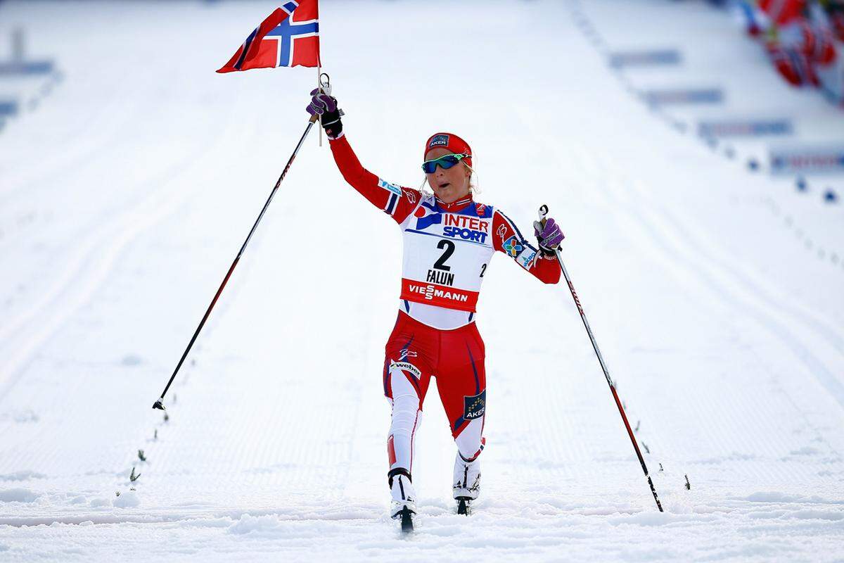 Die von tausenden Landsleuten angefeuerten Langläufer, Skispringer und Kombinierer machten Falun zu ihren erfolgreichsten Titelkämpfen der Geschichte. Die Norsker waren zum neunten Mal in Folge die Nummer eins im Medaillenspiegel und stellten mit Therese Johaug (dreimal Gold) und Petter Northug (viermal Gold) auch die erfolgreichsten Athleten.