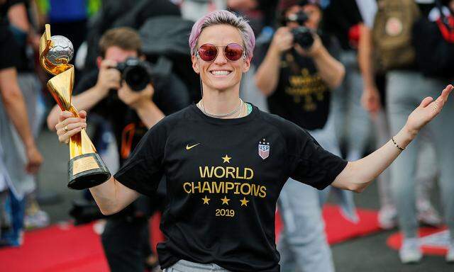 Megan Rapinoe mit dem WM-Pokal