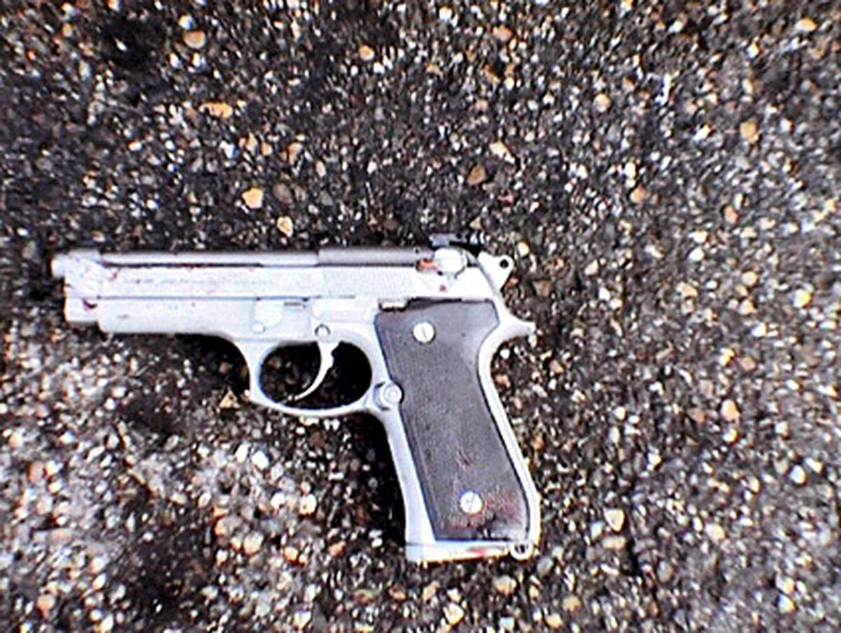 Die Pistole vom Typ Beretta und "Munition im dreistelligen Bereich" hatte der 17-Jährige seinem Vater entwendet.