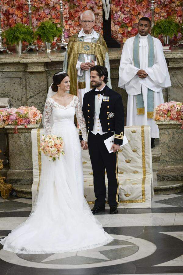 Ein Kleid der schwedischen Designerin Ida Sjöstedt trug Schwägerin Prinzessin Sofia bei der Hochzeit mit Prinz Carl Philip.