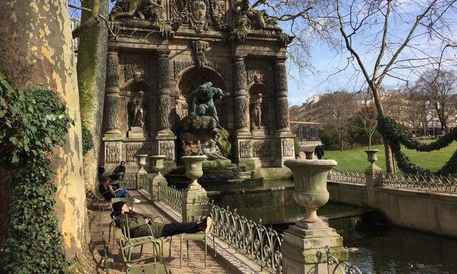 Erste Sonnenstrahlen im Jardin du Luxembourg.