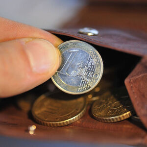 Nur Bares ist Wahres - dazu raten Schuldnerberater vor allem beim Kauf von Weihnachtsgeschenken.