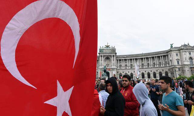 Wer die österreichische Staatsbürgerschaft annimmt, muss die türkische aufgeben – daran halten sich aber nicht alle.