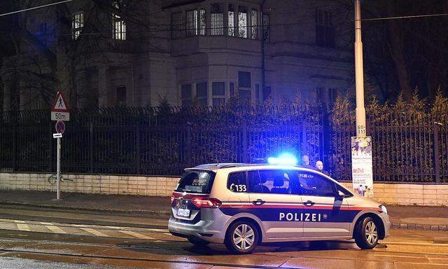 Polizeieinsatz vor der Residenz des iranischen Botschafters in Wien-Hietzing