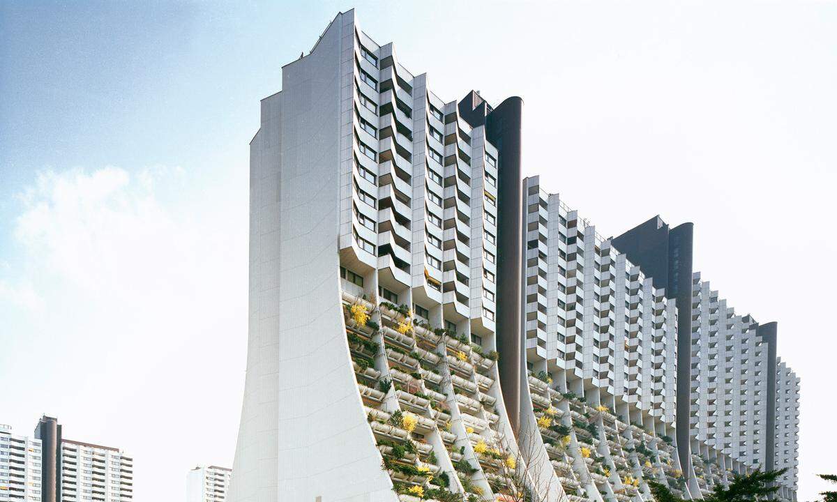 Die funktionierende soziale Durchmischung in Alt-Erlaa ist auch im Ausland bekannt. Die Ausstellung „Das Terrassenhaus. Ein Wiener Fetisch?“ im Architekturzentrum Wien beleuchtet dieses und andere Bauphänomene.