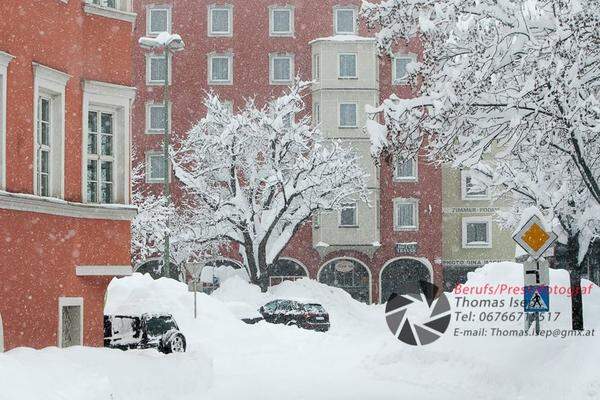 Meterhoher Schnee in Lienz im Osttirol.  Bild von Thomas Isep