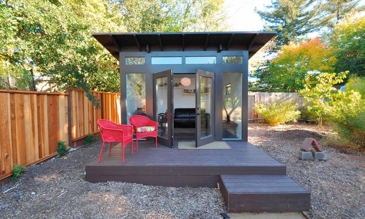 Homeoffice-Shed im Garten in den USA.