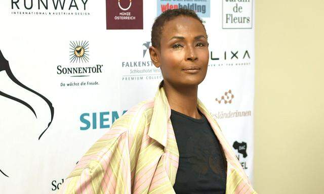 Waris Dirie wurde am Mittwochabend bei den „Women of the Year Awards“ in der Kategorie „Women for Women“ ausgezeichnet.