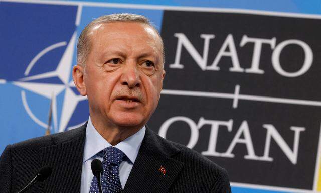 Türkeis Präsident Recep Tayyip Erdogan im Jahr 2022 bei einer Nato-Versammlung in Spanien.