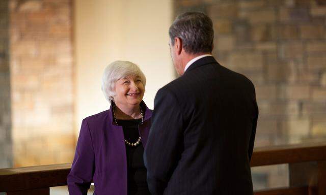 FILE PHOTO: U.S. Federal Reserve Chair Yellen speaks with European Central Bank President Draghi at the Jackson Hole Economic Policy Symposium in Jackson Hole