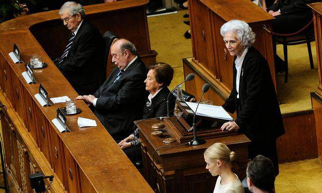 150505 VIENNA May 5 2015 Massacre survivor Suzanne Lucienne Rabinovici speaks during the c