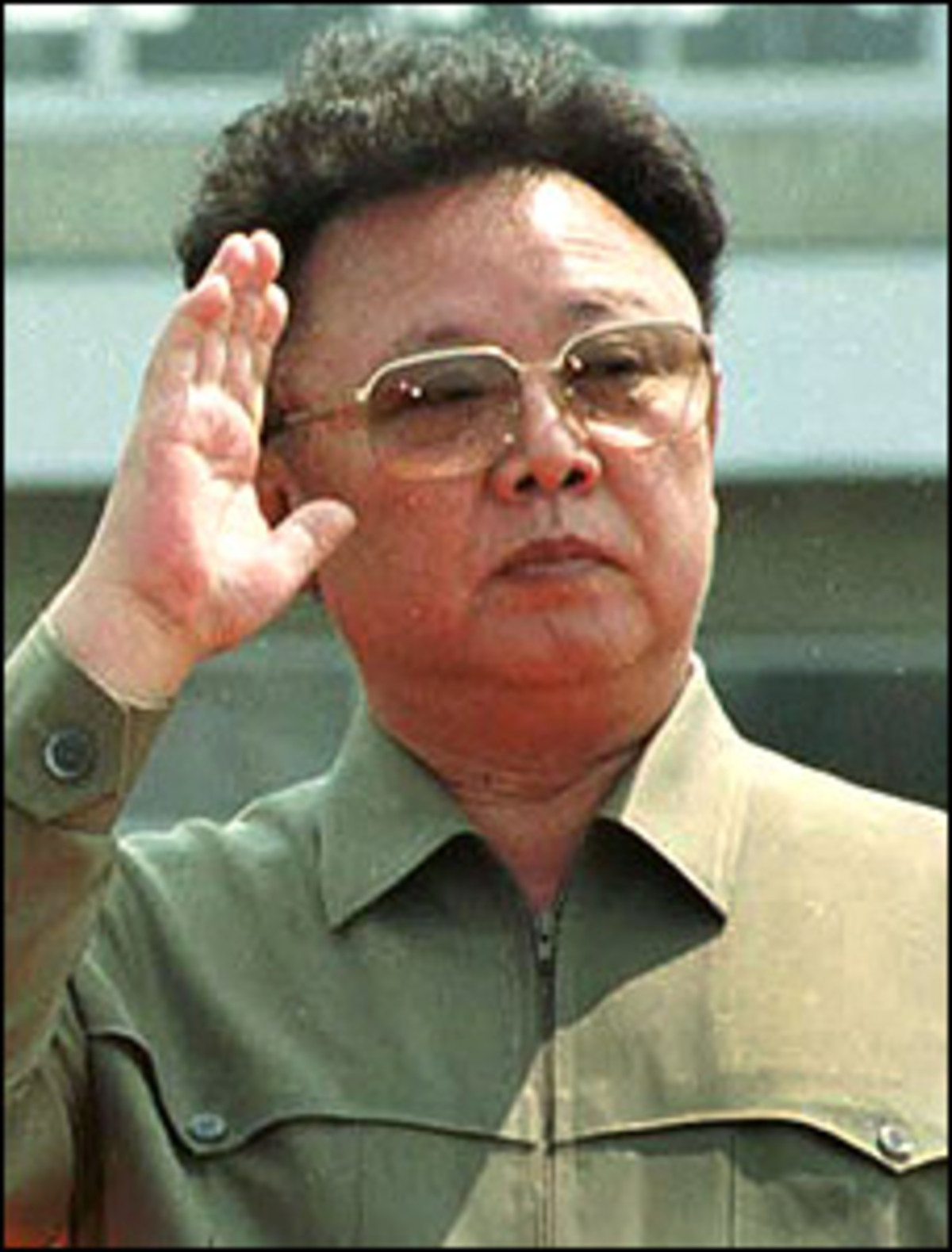 "Der Atomtest ist ein historisches Ereignis, das unsere Armee und unser Volk beglückt".Die nordkoreanischen Medien (im Bild Staatschef Kim Jong Il) berichteten am 9. Oktober über erste Atomwaffentests. "Beglückt" zeigte sich sonst niemand. Weiter: Weltweite Reaktionen