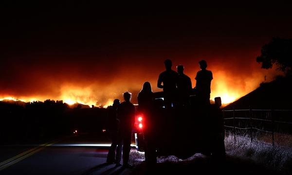 Einer der größten Waldbrände lodert seit Freitag im Los Padres National Forest nördlich von Santa Barbara.