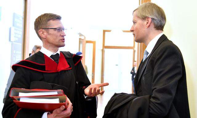 Im Bild Staatsanwalt Marcus Neher (l.) und Anwalt Michael Hofer. 