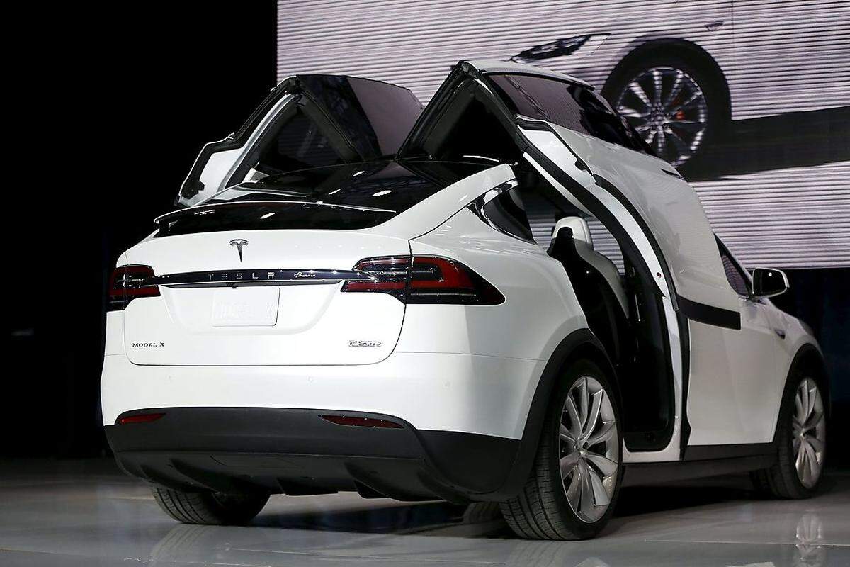 Der Stotterstart, den der Elektroautopionier Tesla mit seinem SUV "Model X" hingelegt hat, wäre wohl den meisten Unternehmen als Unzuverlässigkeit ausgelegt worden, die heftige Kundenproteste ausgelöst hätte. Aber bei Tesla ist nichts normal.