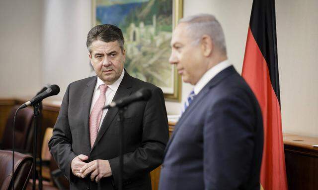 Bundesaussenminister Sigmar Gabriel SPD trifft Benjamin Netanyahu Premierminister von Israel in