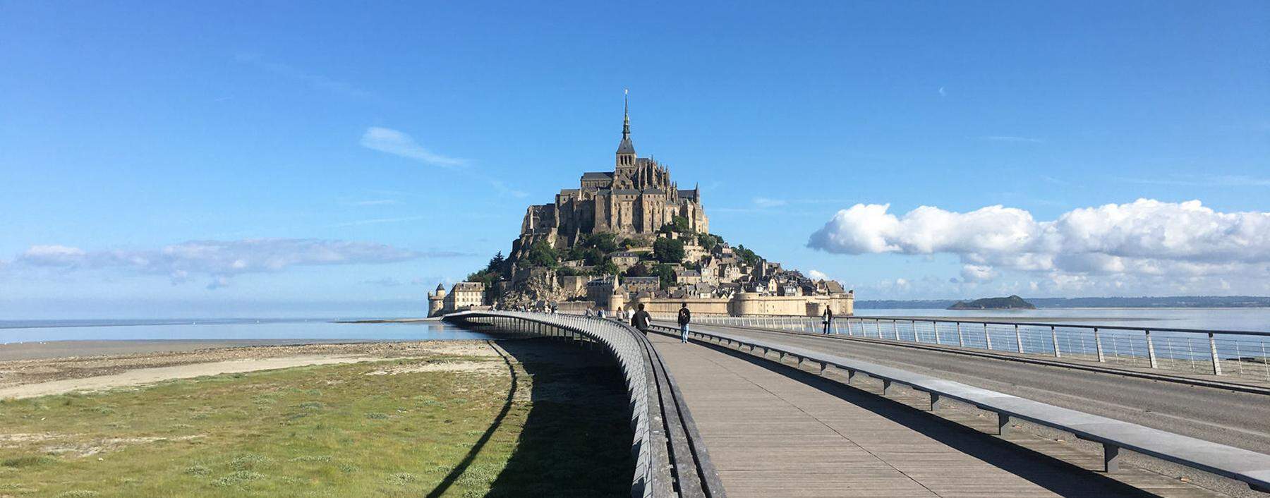 Der Mont Saint Michel ist von den stärksten Gezeiten Europas umgeben. 