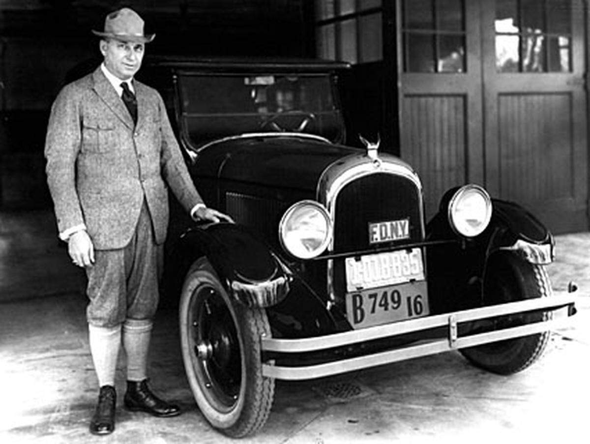 Chrysler blickt auf eine 90-jährige Geschichte zurück: 1919 verließ der Autoingenieur Walter Chrysler den Konzern General Motors, er kaufte das Motorenwerk Maxwell Motors und taufte es auf seinen Namen.