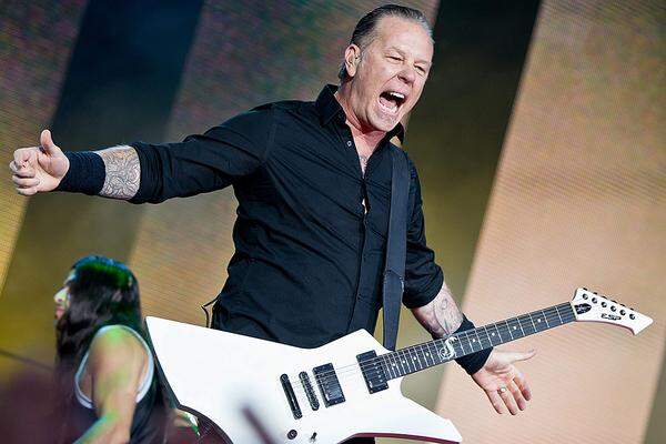 Bei der "Metallica By Request"-Tour durften alle, die Karten für eine Show gekauft haben, Lieder auswählen, die von der Band an dem jeweiligen Abend gespielt werden. Mit 2222 Stimmen und 31 Prozent Stimmanteil kam ''Ride the Lightning'', der Song vom gleichnamigen Album von 1984, gerade noch auf die Setlist. Ebenfalls auf 31 Prozent Stimmanteil kam "Creeping Death" - allerdings stimmten zehn Fans weniger für den Song vom selben Album, daher liegt das Lied auf Platz 17 der meistgewünschten Songs und schafftes es nicht in die Endauswahl.  