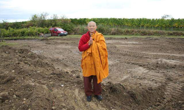 Mönch Sunim will mit dem Stupa am Wagram „allen Menschen und Religionen Frieden bringen“.