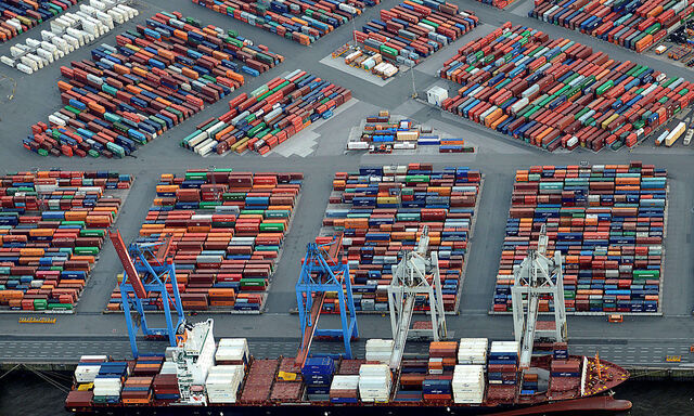Archivbild vom Hamburger Hafen. Die deutschen Top-Unternehmen konnten ihre Gewinne steigern.