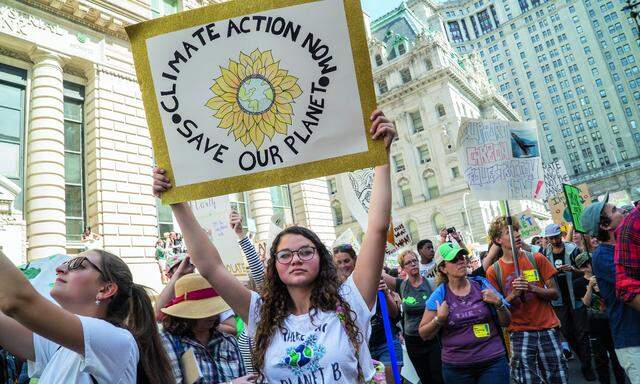 Auf der Klima-Demo oder in der Familie: Frauen sorgen sich eher ums Klima. 