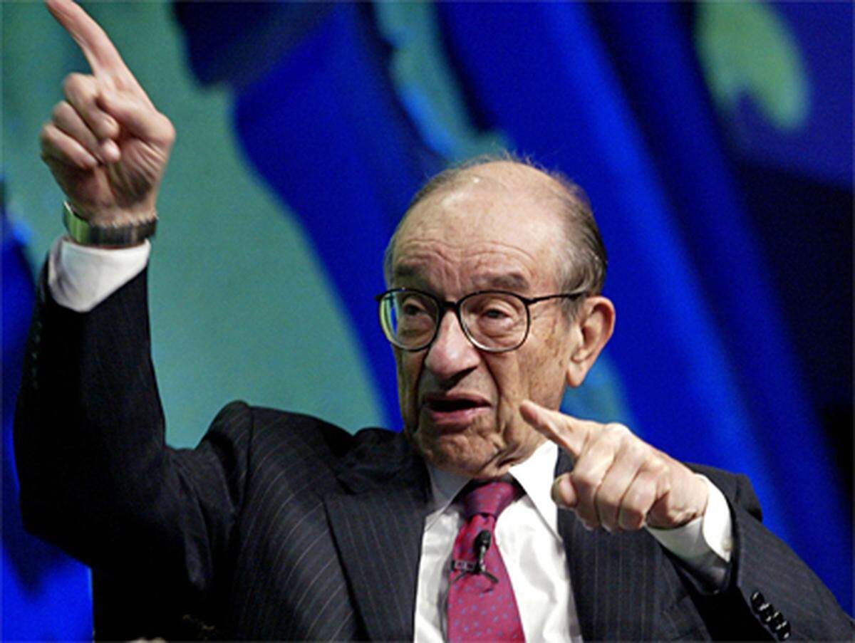 Zudem war Lehman Brothers tief in das Geschäft mit "Credit Default Swaps" (CDS), also Versicherungen gegen Kreditausfälle, verstrickt.Den Weg dieses "genialen" Finanzprodukts hatte unter anderem US-Notenbankchef Alan Greenspan geebnet, der von CDS begeistert war.Doch das Konstrukt wandte sich gegen seine Erfinder.