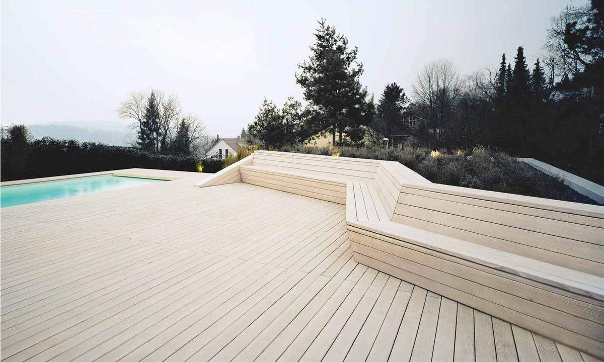 Der beste Bodenbelag - 1. Preis: "Kollin" Terrasse aus Douglasie, eine ebenso haltbare, witterungsbeständige, aber auch nachhaltige Alternative zu Beton.
