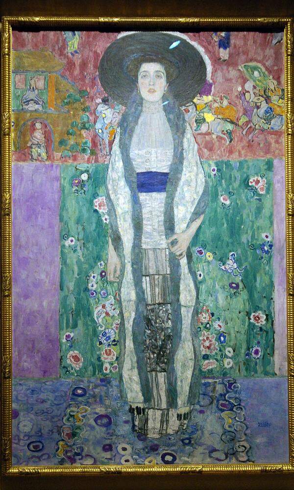 Verkauft wurde es schon im Sommer, der Besitzerwechsel wurde aber erst jetzt bekannt: Gustav Klimts "Adele Bloch-Bauer II" geht für 150 Millionen Dollar nach China. Das Gemälde wurde 2006 gemeinsam mit "Adele Bloch-Bauer I" (besser bekannt als "Goldene Adele"), "Der Apfelbaum", "Buchenwald" und "Häuser in Unterach am Attersee" an die Erben um Maria Altmann restituiert.  