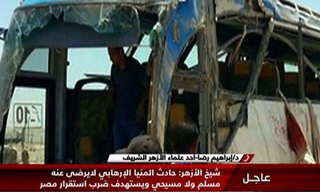 Der zerstörte Bus im ägyptischen Fernsehen.