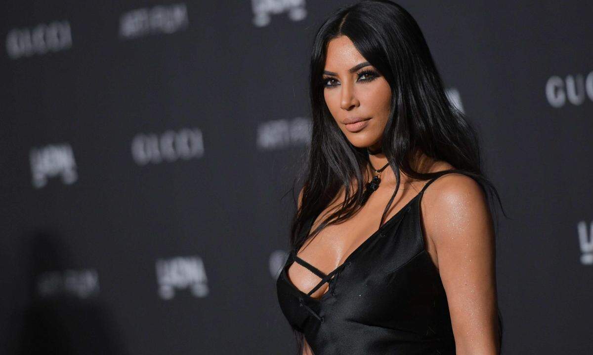 Die Studienabbrecherin Kim Kardashian will dem glamourösen Leben den Rücken kehren und ab 2022 als Anwältin arbeiten. Dass eine berufliche Umorientierung in Hollywood nicht unüblich ist, zeigen andere prominente Beispiele.