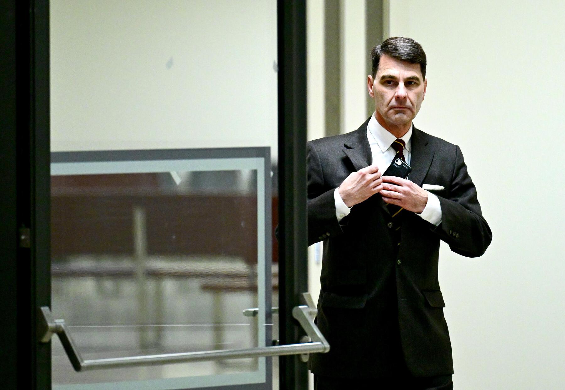 Former Foreign Ministry Secretary-General Peterlik Acquitted