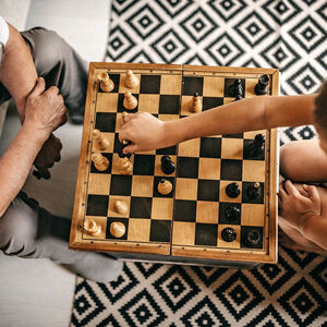 Die Lebenserwartung bis 2070 steigt bei Männern um 8,4 Jahre, bei Frauen um 6,8 Jahre. Im Gegenzug stagniert die Zahl der Beitragszahler. 