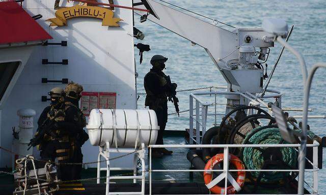 Soldaten an Bord der "El Hiblu 1" 