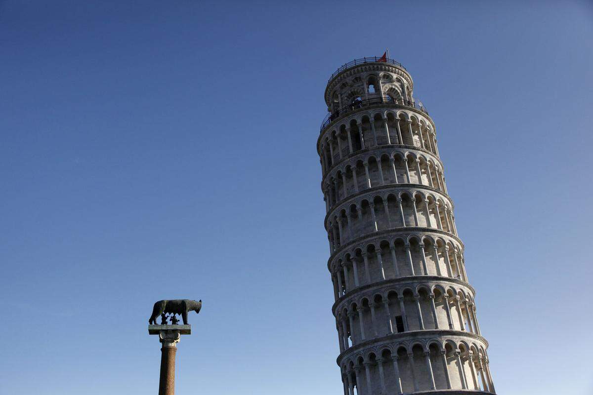 Falsch gedacht, schlecht geplant? Alessandro Biamonti hat in seinem Buch "Archiflop" bauliche Mahnmale des Scheiterns gesammelt. Gebäude, die nicht so werden, wie sich das die Baumeister und Architekten vorgestellt haben, das hat es aber schon immer gegeben. Auch der schiefe Turm von Pisa ist kunstvoll gescheitert.
