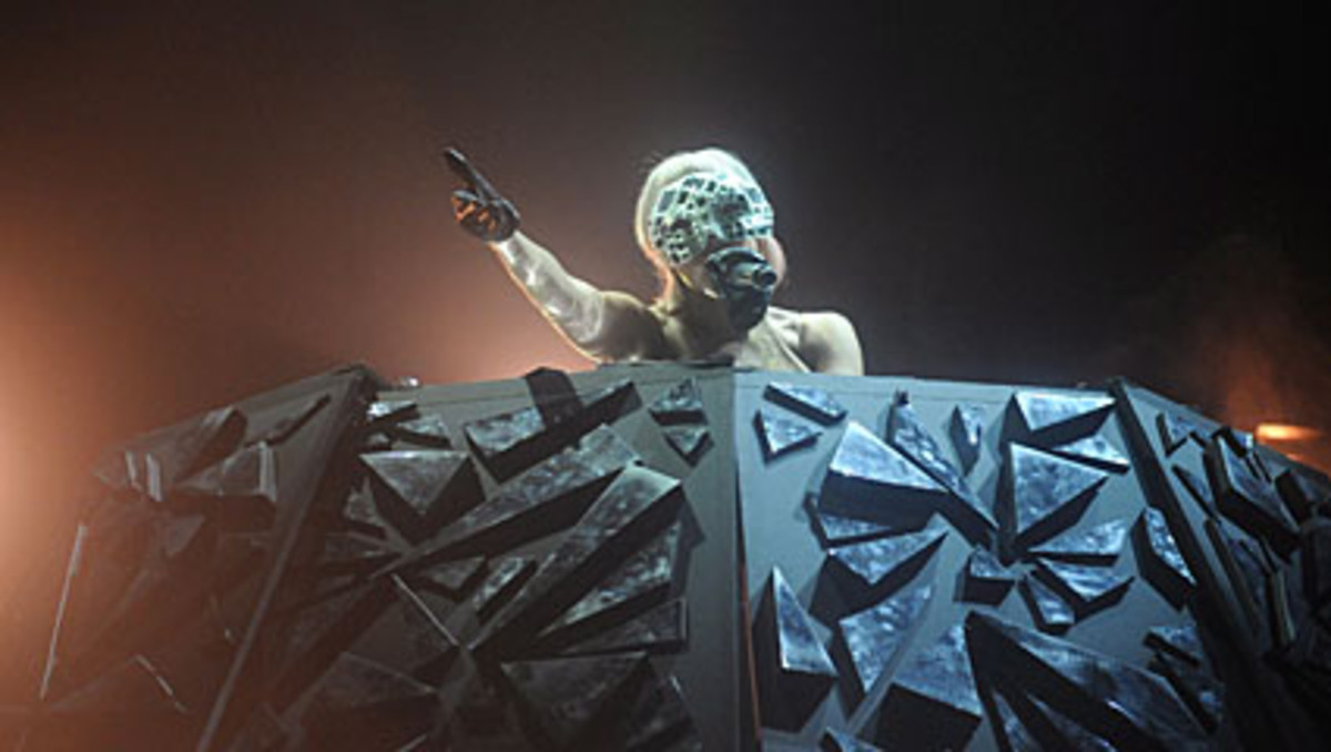 "Ich liebe die Fans, die die Warhol-Referenzen verstehen", so die 23-Jährige. "Aber ich mag auch die Leute, die einfach nur ausgelassen zu 'Poker Face' tanzen wollen."