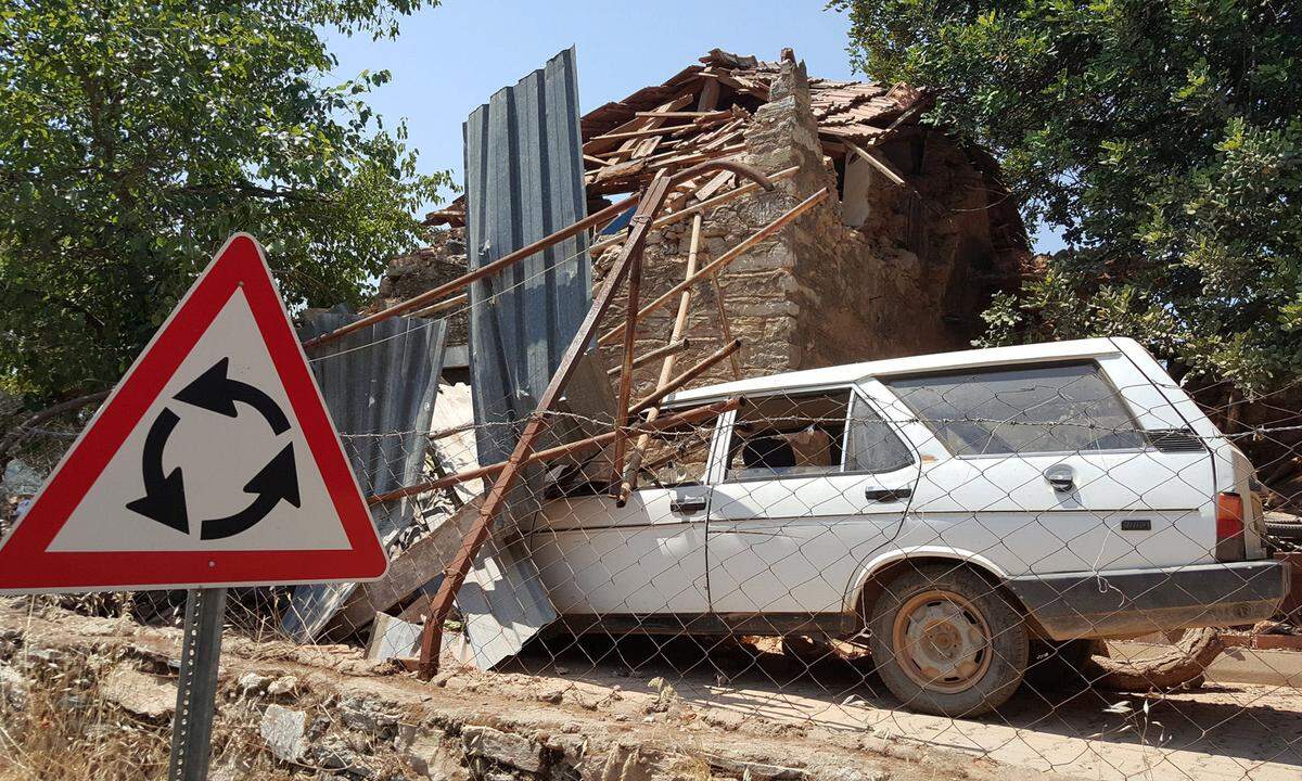 Nach Angaben des Europäischen Seismologischen Zentrums leben rund eine Million Menschen in der Region, in der die Erschütterungen zu spüren waren.