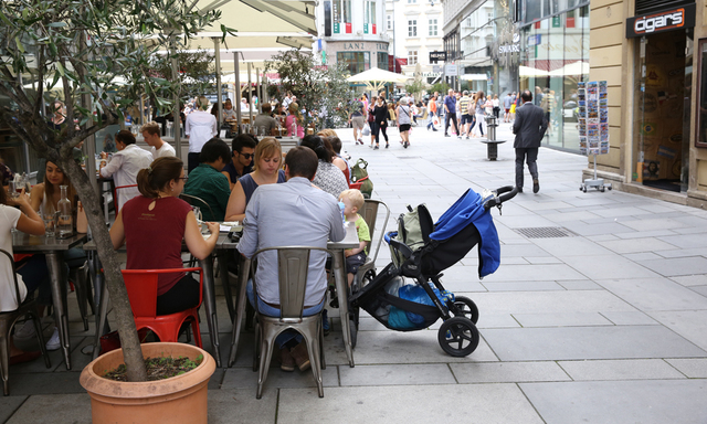 Schon zu viel? In der Wiener Innenstadt prägen Schanigärten das Stadtbild besonders stark. 