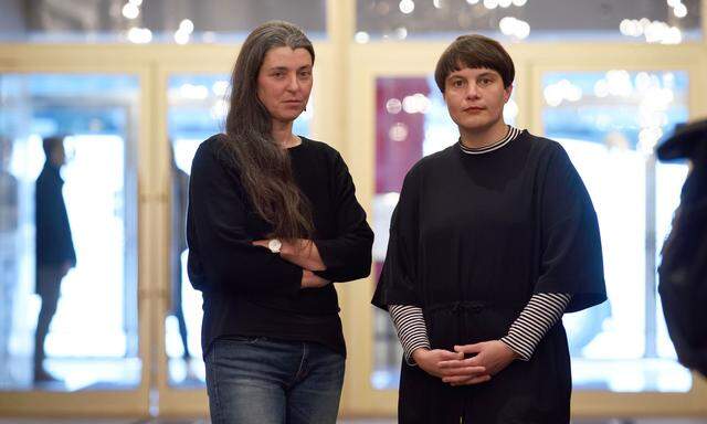 Bei ihrem Projekt gilt Helmpflicht: Judith Unterpertinger (l.) und Katrin Hornek.