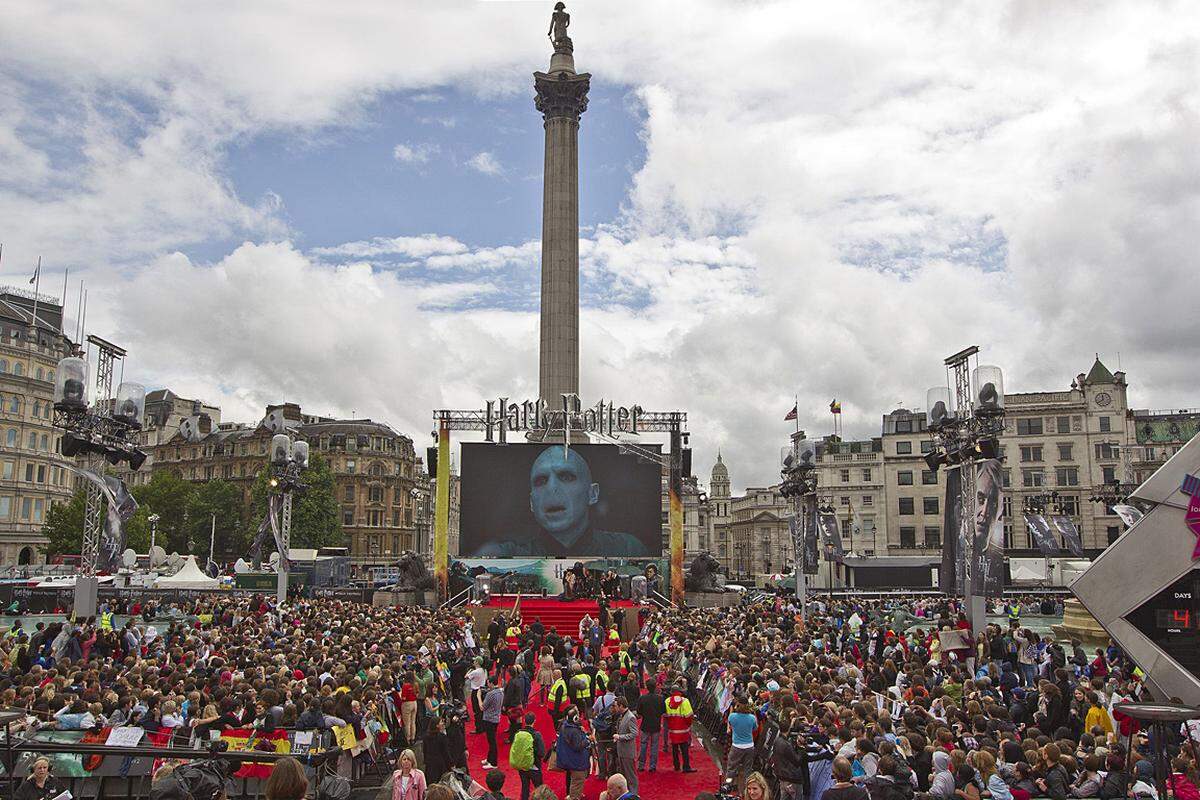 Tausende Harry-Potter-Fans haben in London die Weltpremiere des letzten Teils der Fantasy-Saga gefeiert. Die Schauspieler der Filmadaptation des Bestsellers von Joanne K. Rowling wurden am Trafalgar Square von den Fans begeistert empfangen.