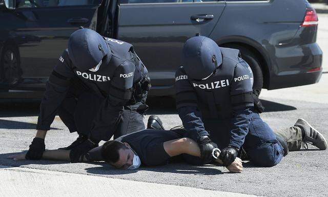 GRENZSCHUTZ-UeBUNG NICKELSDORF:POLIZEI UND BUNDESHEER UeBEN GEMEINSAM