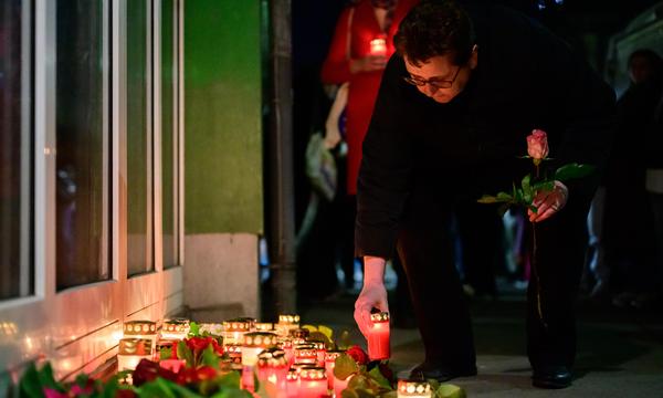 Zahlreiche Menschen gedachten der drei getöteten Frauen in Wien-Brigittenau.